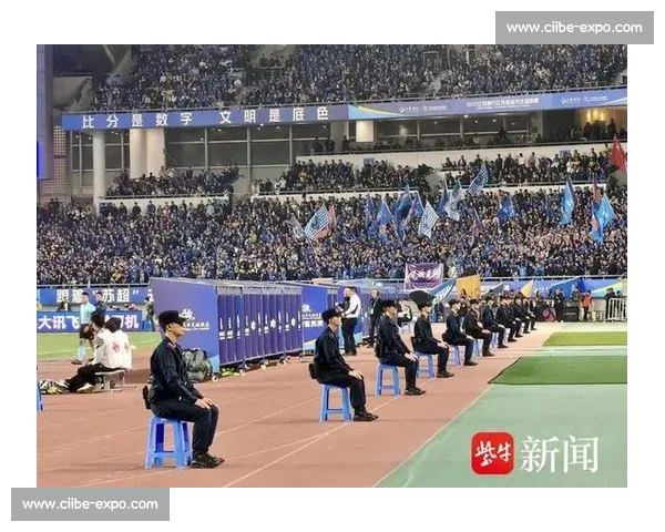 苏超暖心时刻!主队球迷集体高呼 “进一个”,客队球员含泪致谢