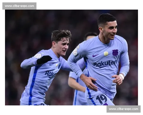 阿斯：巴萨需套现 3000 万欧清理阵容 以注册霍安 - 加西亚与尼科 - 威廉斯