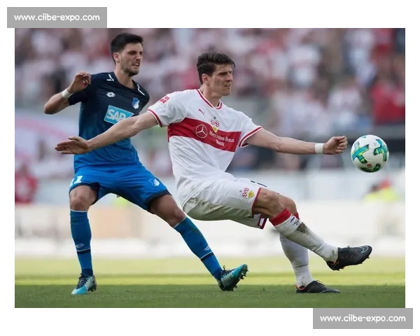 斯图加特官宣签下巴萨 18 岁中场新星达尔维奇 四年长约开启德甲新征程