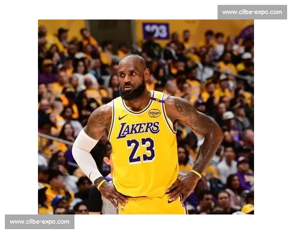 詹姆斯回应提前离场争议:职业球员的身体管理哲学 詹姆斯回应提前离场争议:职业球员的身体管理哲学