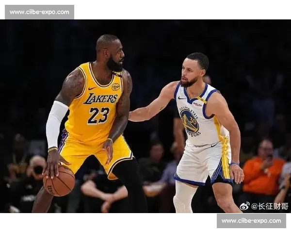 库里与波杰姆斯基 WNBA 赛场温情互动：师徒对话点燃跨界篮球热情